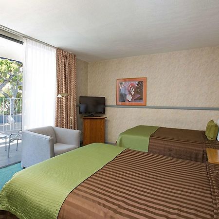Travelodge Hotel At Lax 로스앤젤레스 외부 사진
